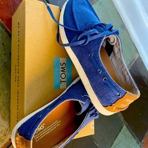 Tom’s canvas tennis shoes